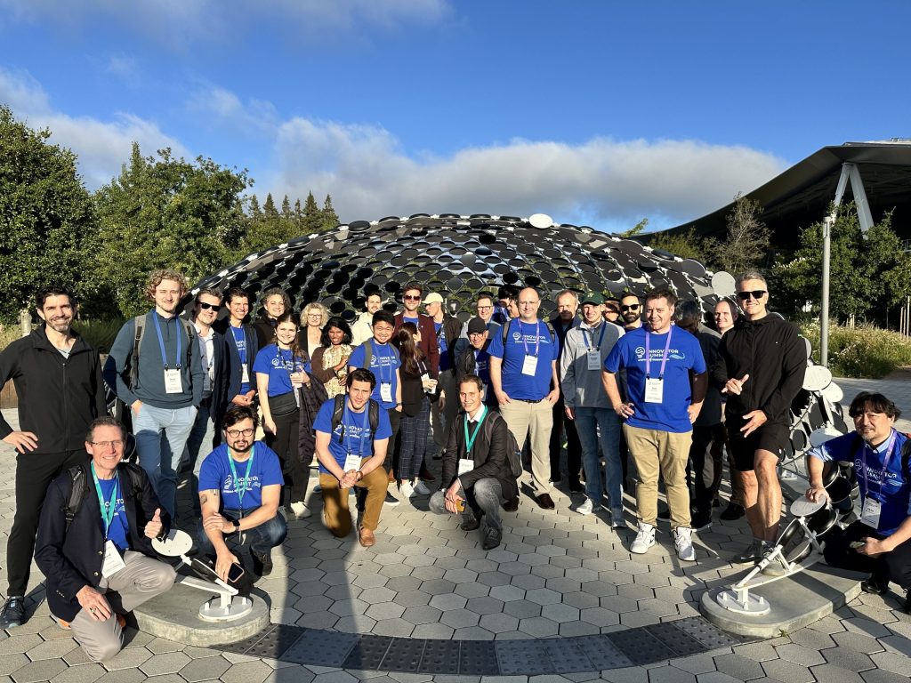 Rob Bowden alături de cohorta 2025 a finaliștilor MedTech Innovator